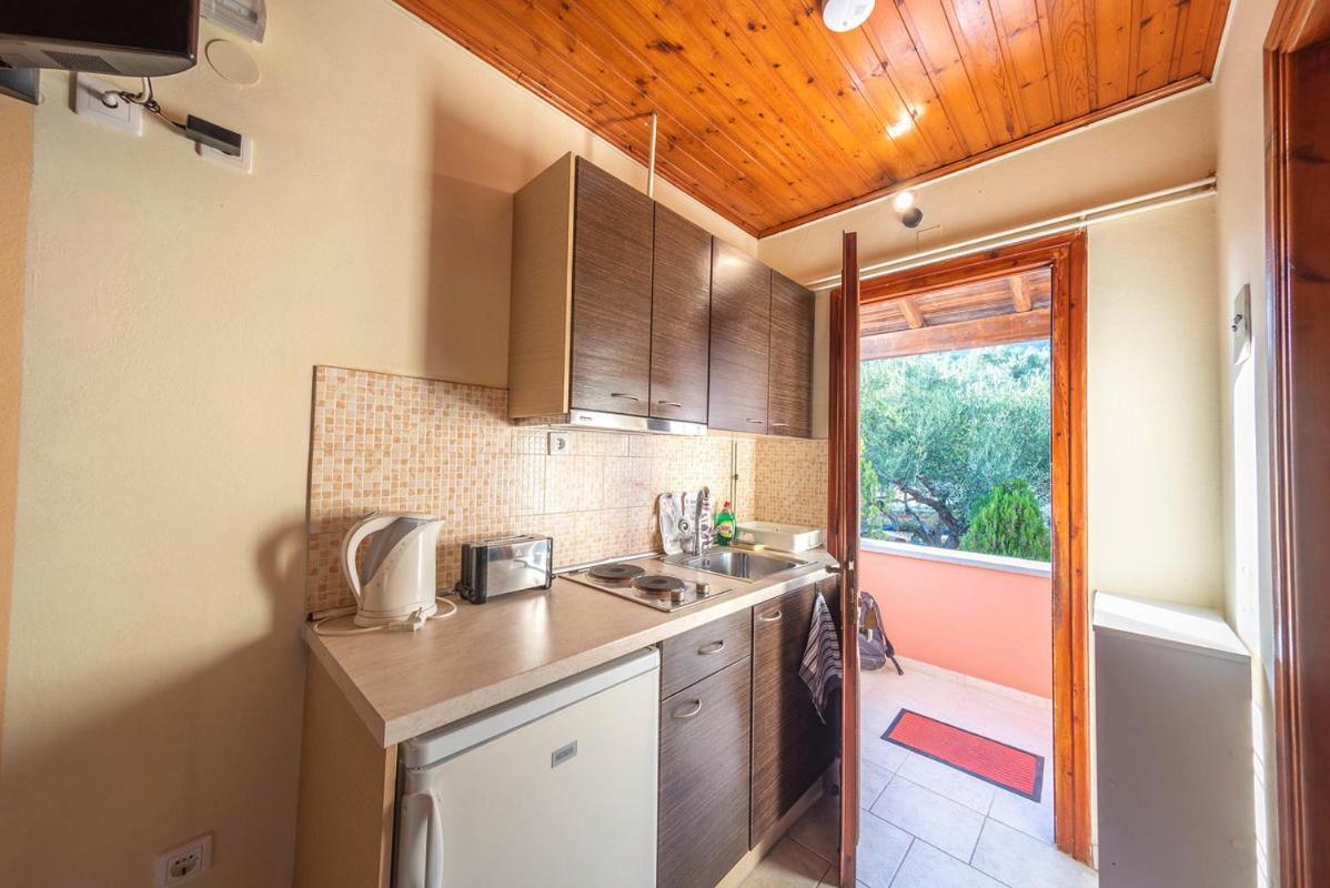 פאלאוקסטריצה Mimosa Apartments With Pool מראה חיצוני תמונה