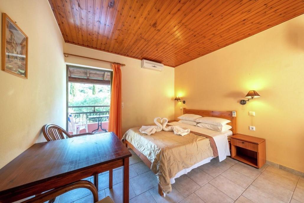 פאלאוקסטריצה Mimosa Apartments With Pool מראה חיצוני תמונה